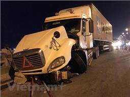Lái xe container tông một người rơi xuống sông Hồng đã trình diện